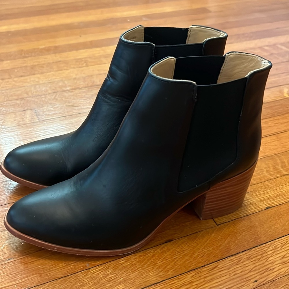 Nisolo black heeled Chelsea boot size 9.5
